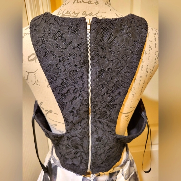 Blondie Nites two piece dress - Picture 5 of 6